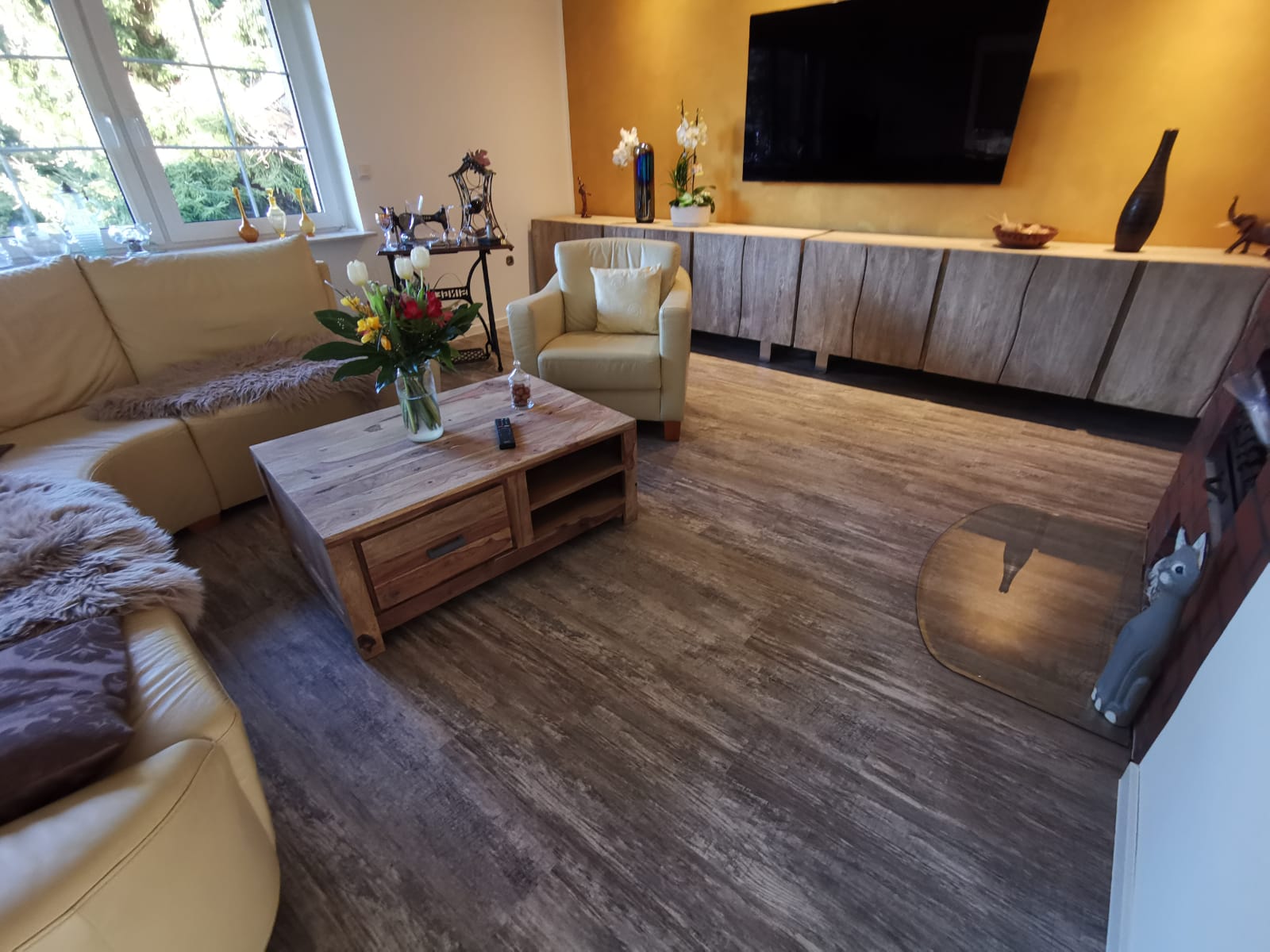 Wohnzimmer mit Designboden